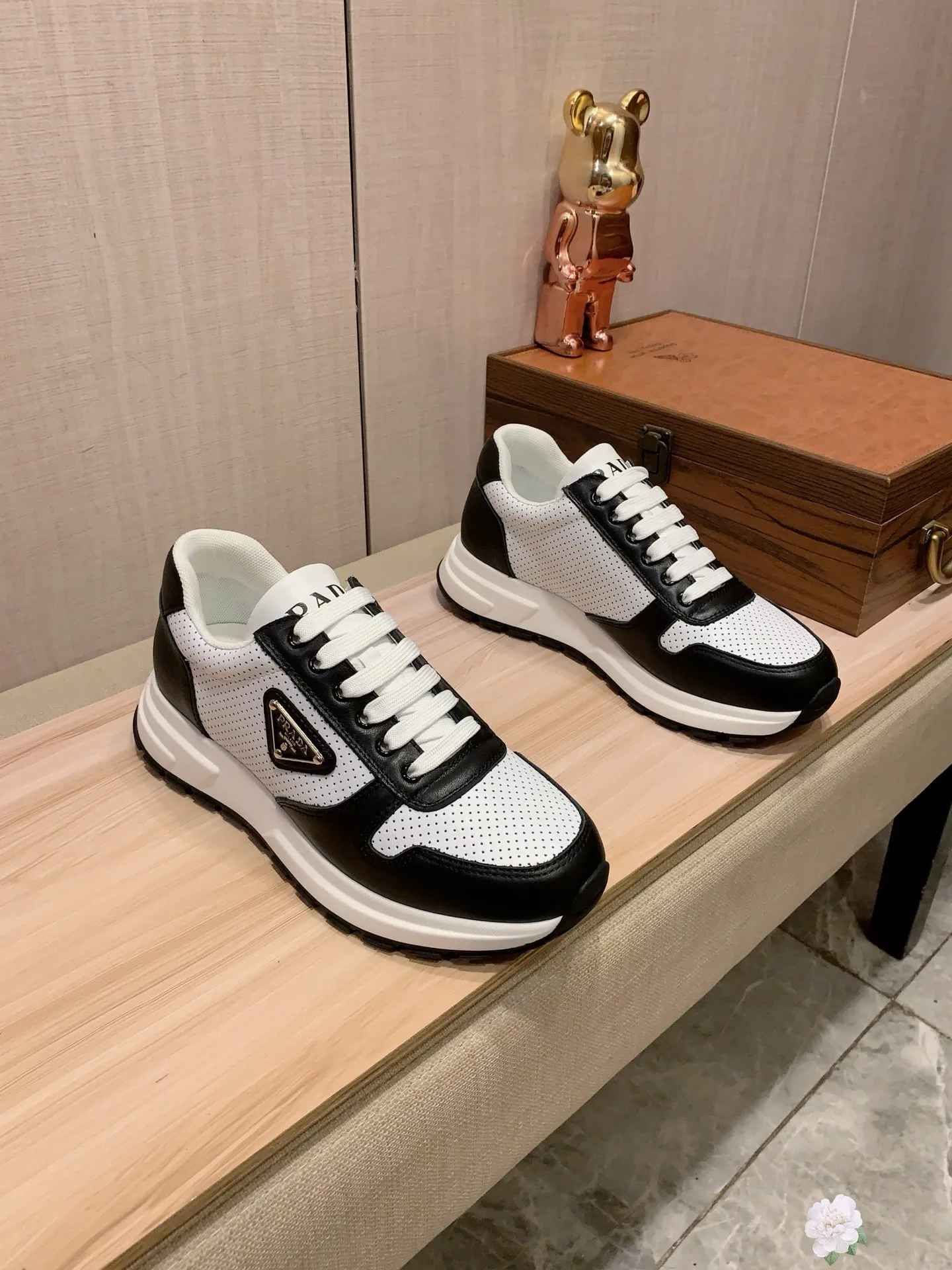 Men's Men's Shoes💰420💰💰🎩🎩[Lightning][Lightning] "PRADA*" The latest and most popular casual shoes, top brand [seduce] luxury~purchase, top~quality. [Strong] The upper is made of imported breathable cowhide with material ➕ breathable sheepskin feet (•) and fine workmanship. The original stylish and stylish soft rubber wear-resistant and non-slip outsole is light and comfortable on the feet. The real thing looks better when photographed. 085: code: 38-44, 3️⃣ colors selected